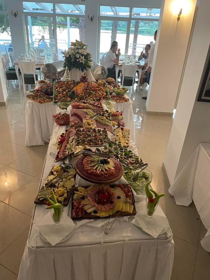 Garni Hotel Oblacinsko Jezero Oblacina Ngoại thất bức ảnh